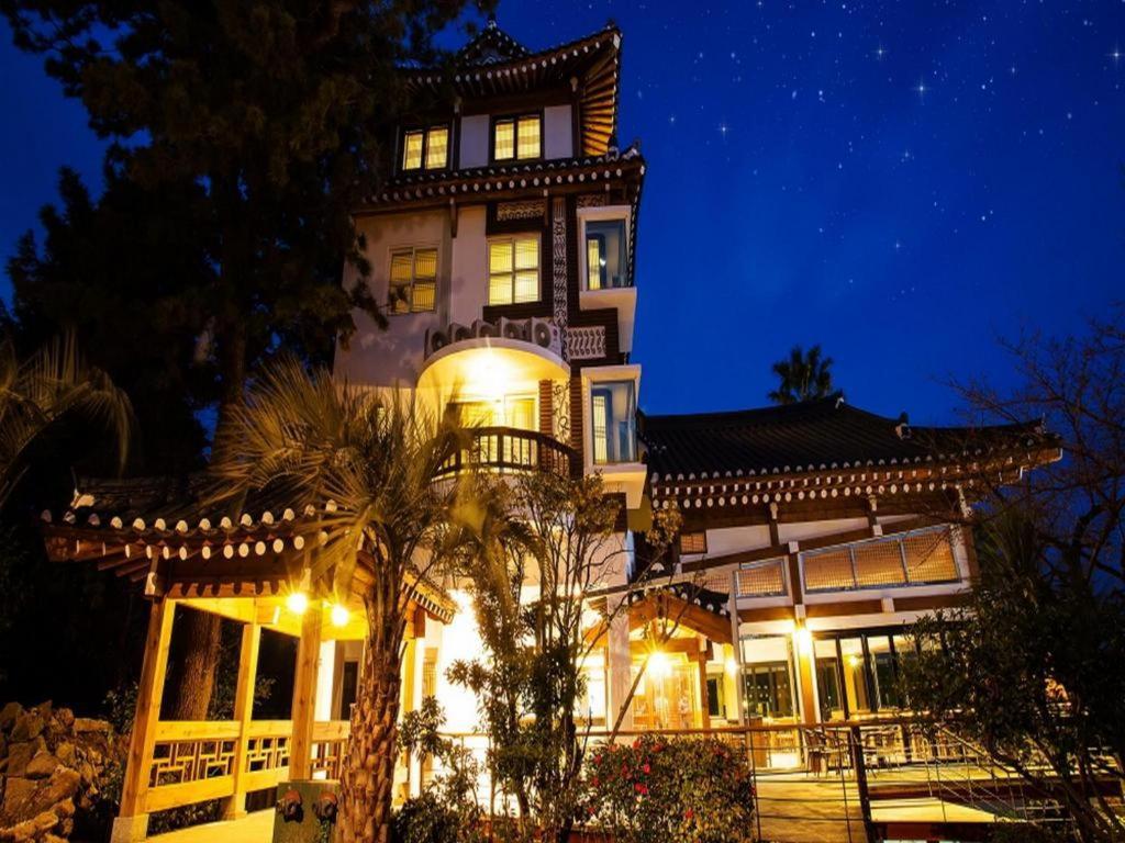 Hallagung Seogwipo Exterior foto